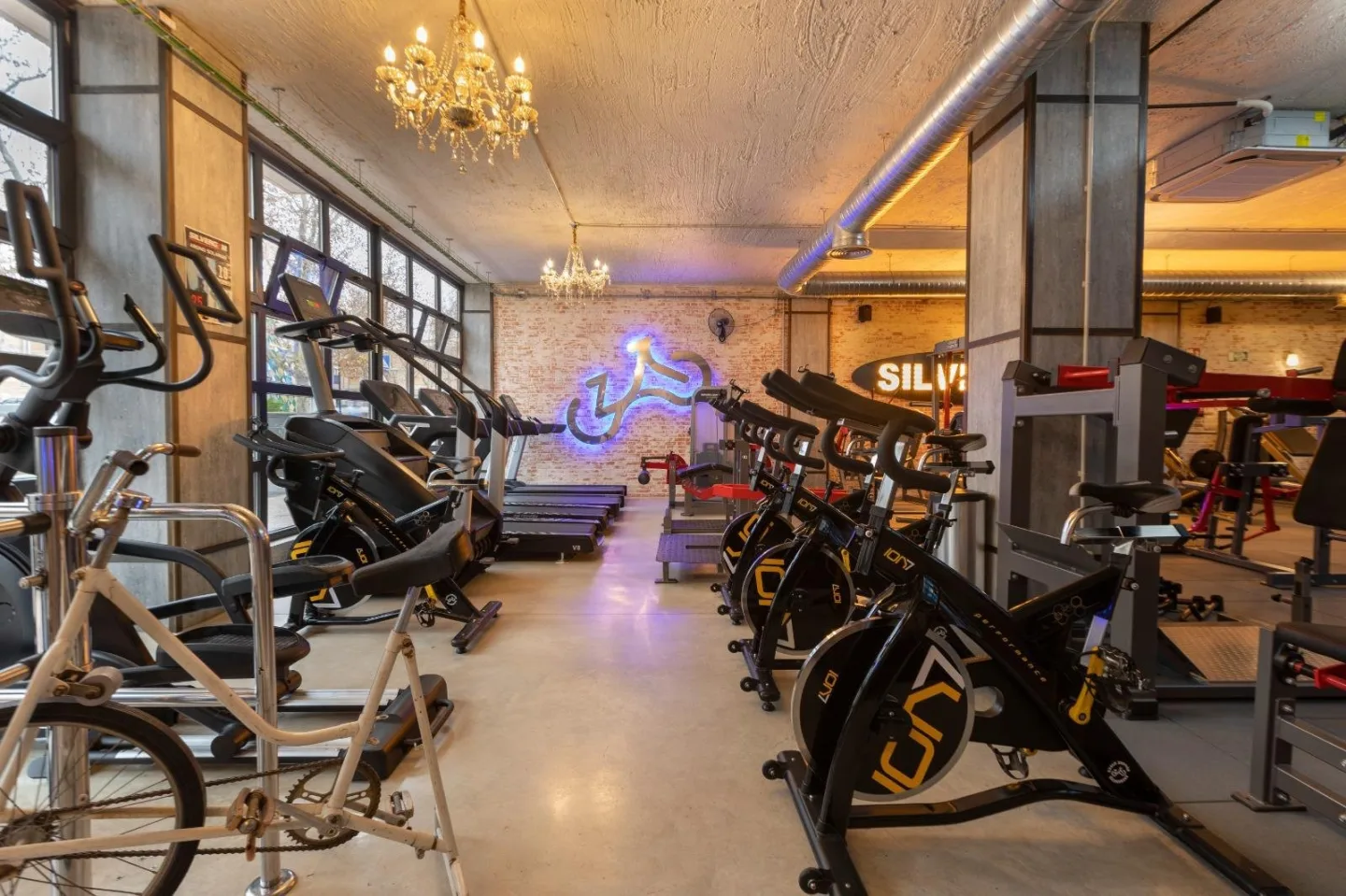 Sala de ciclo indoor de SilverGym Mengíbar